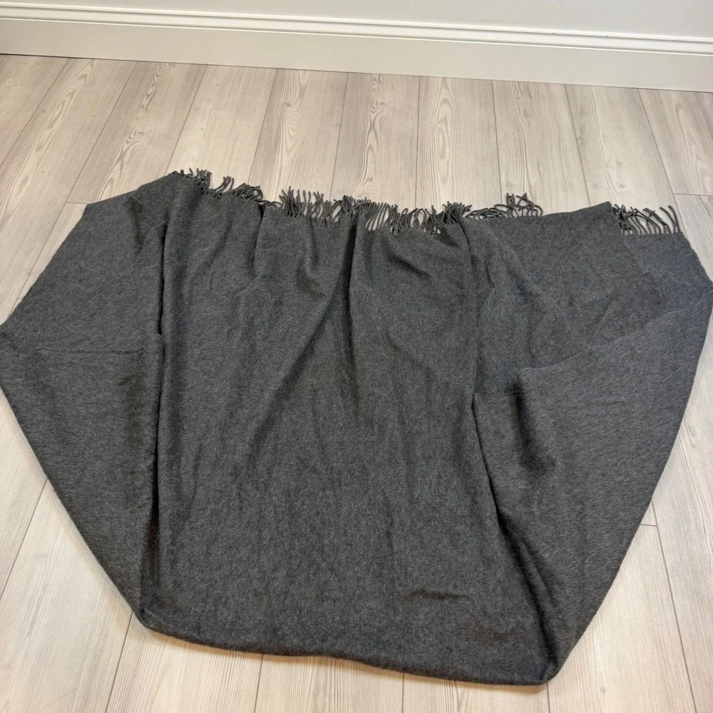 100% Cashmere Neiman Marcus Scotland Charcoal Gray Fringe Ruana Wrap Shawl Cape